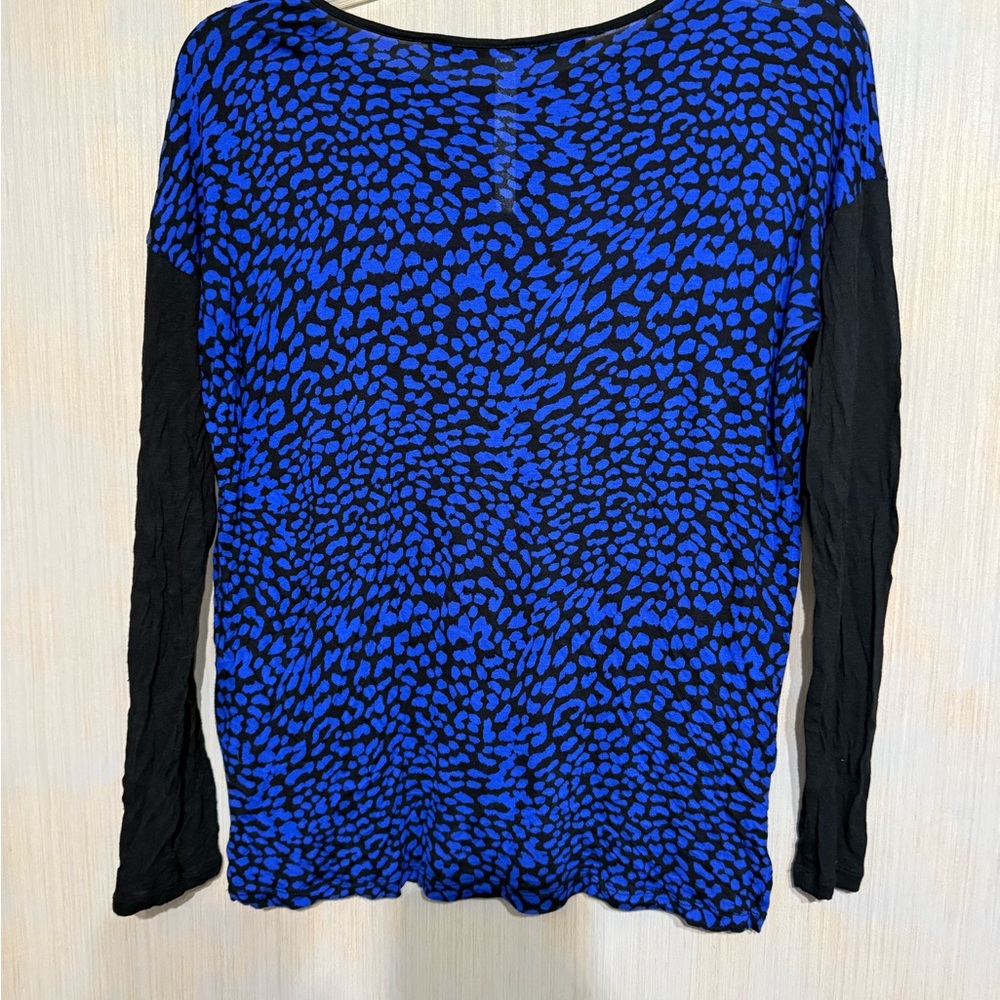 Kensie Graphic Blue and Black Long Sleeve Blouse